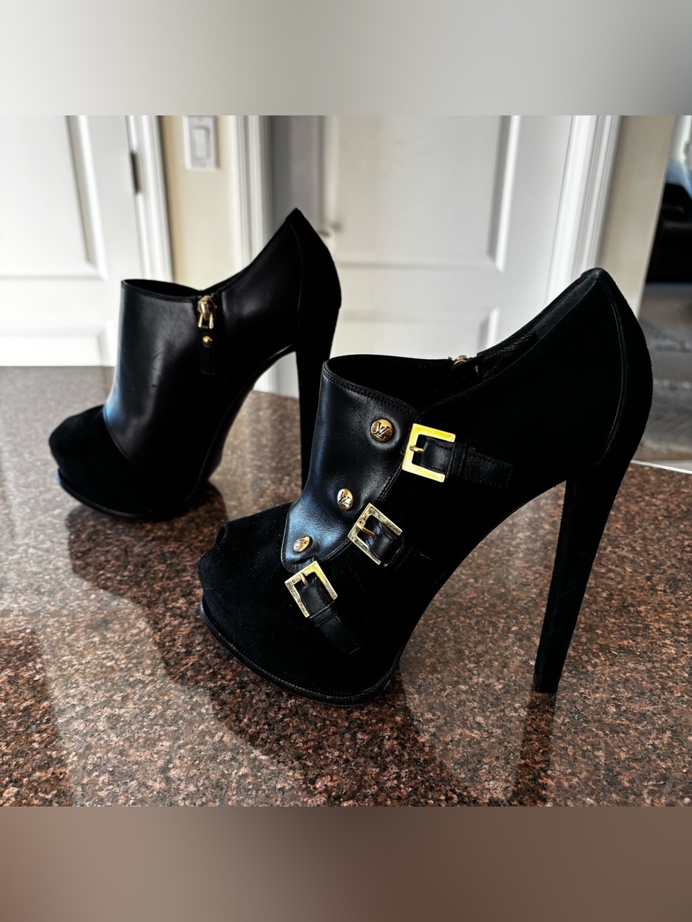 Louis Vuitton Black High-Heel (3) Buckle Gold Hardware Platform Shoes-6